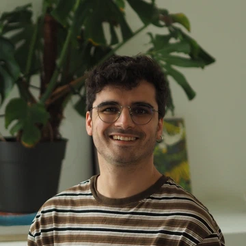 Carlos G. Poses